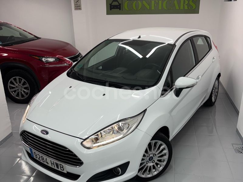 Blanco Usado 2014 Ford Fiesta Titanium Utilitario | 8200 € (Un poco caro) - Imagen 1/4