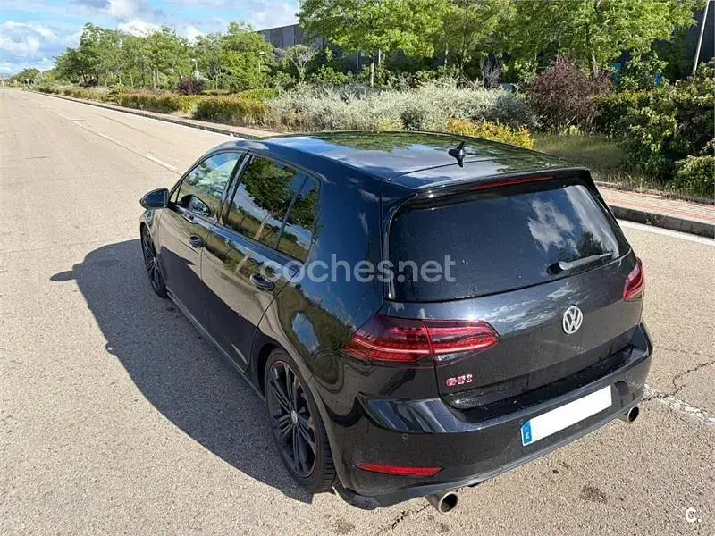 Usado VW Golf VII GTI 245 CV (180 kW) 2019 Negro Berlina
