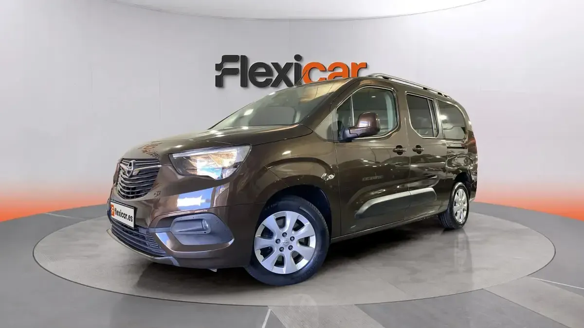 Usado Opel Combo Elegance 131 CV (96 kW) 2020 Marrón Monovolumen