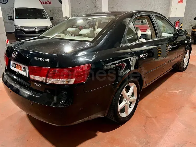 Usado Hyundai Sonata Style 140 CV (102 kW) 2008 Negro Berlina