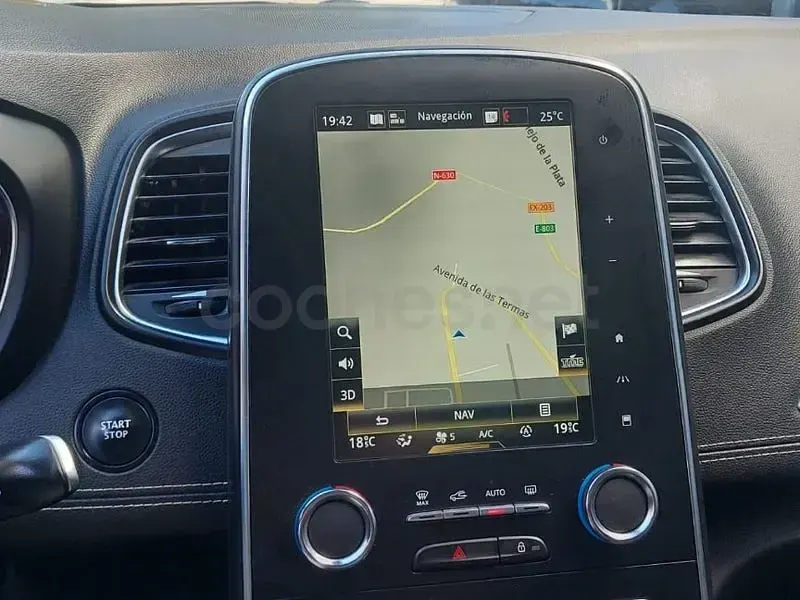 Usado Renault Grand Scénic IV LIMITED 120 CV (88 kW) 2019 Gris / plata Monovolumen