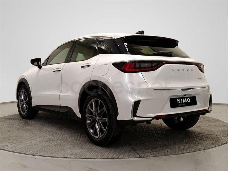Usado Lexus LBX 136 CV (100 kW) 2025 Blanco SUV