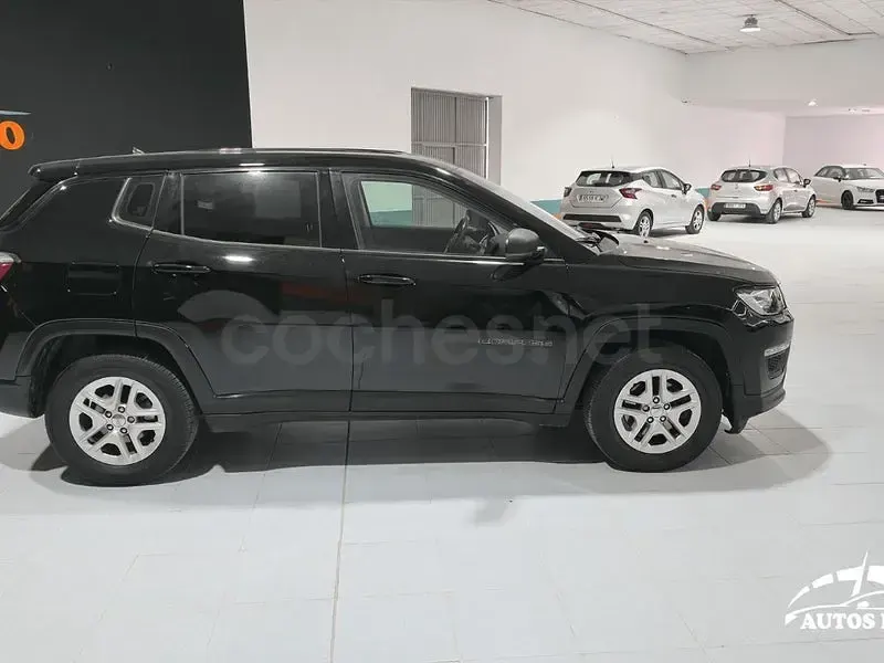 Usado Jeep Compass Sport 140 CV (102 kW) 2018 Negro SUV