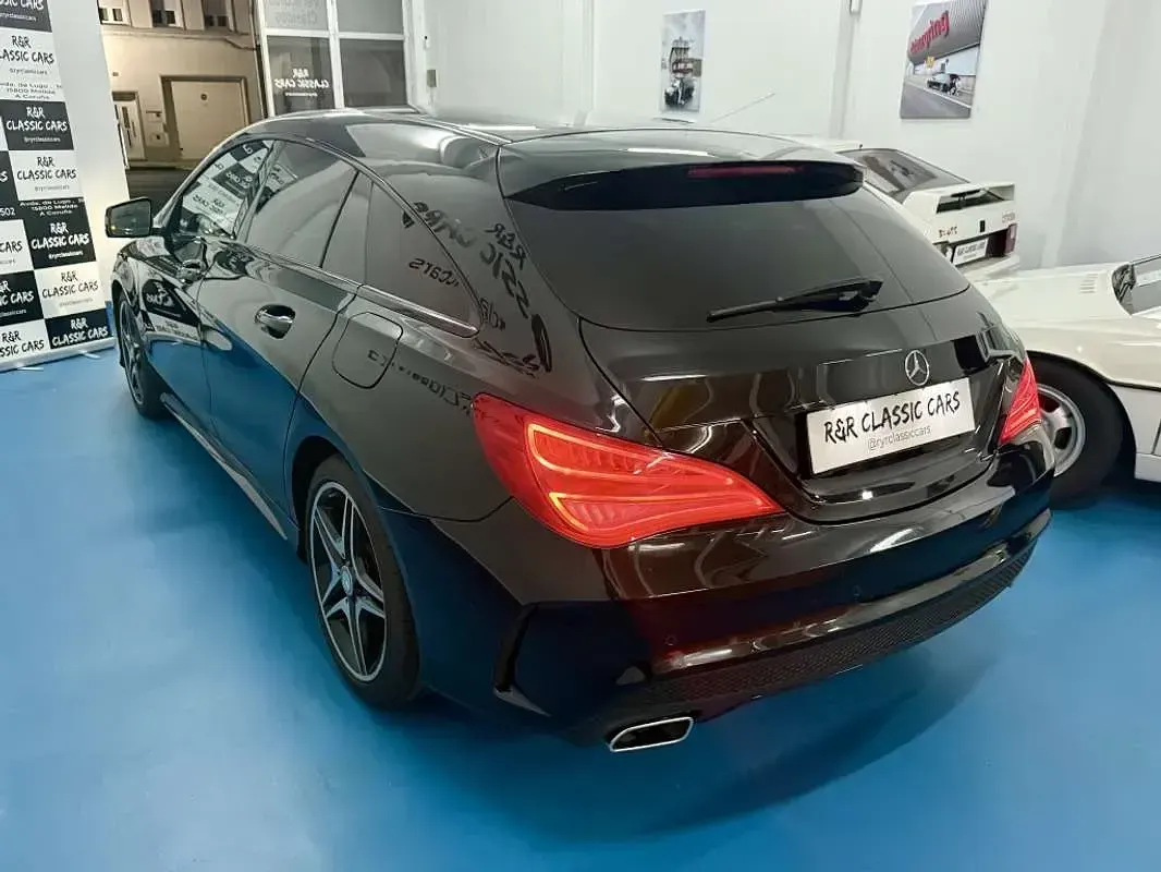 Usado Mercedes C220 AMG line 177 CV (130 kW) 2015 Negro Familiar
