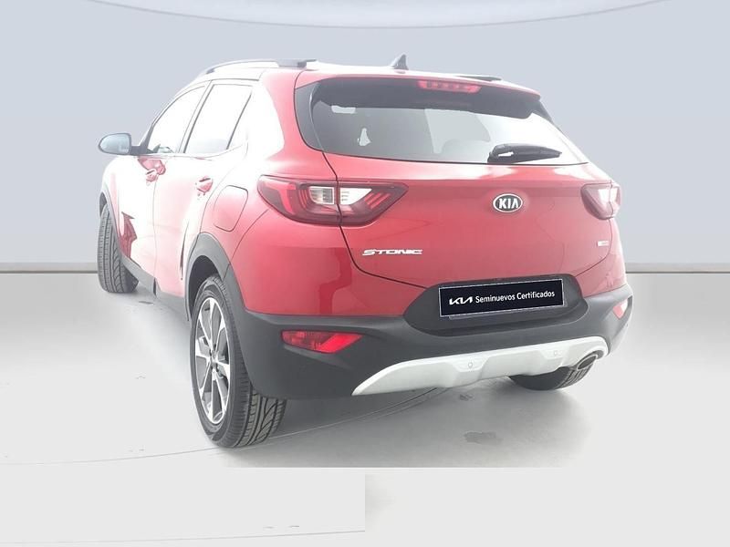 Usado Kia Stonic 120 CV (88 kW) 2019 Rojo SUV