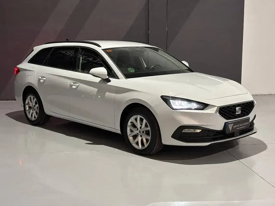 Usado Seat Leon Style 115 CV (84 kW) 2021 Blanco Berlina