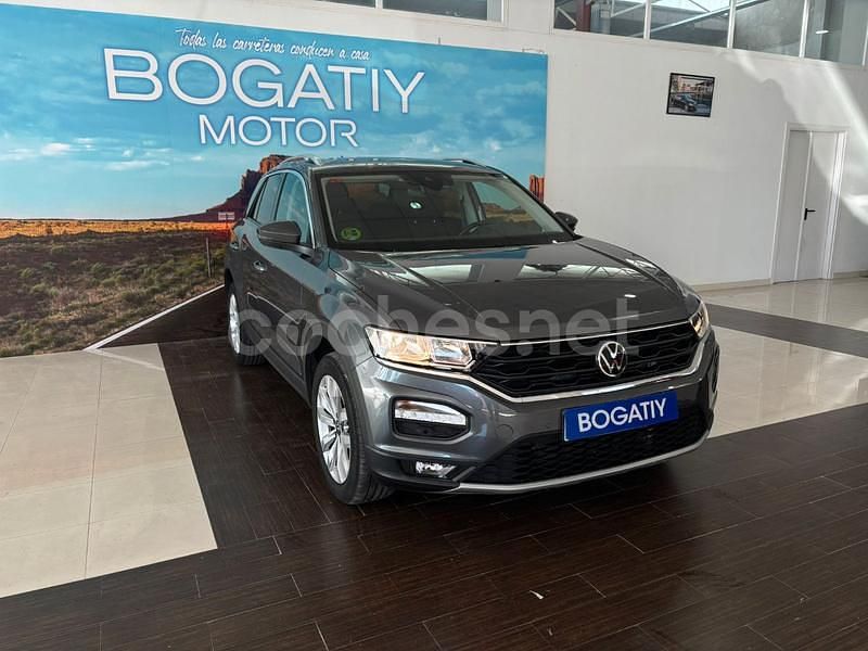 Usado VW T-Roc Advance 150 CV (110 kW) 2021 Gris / plata SUV