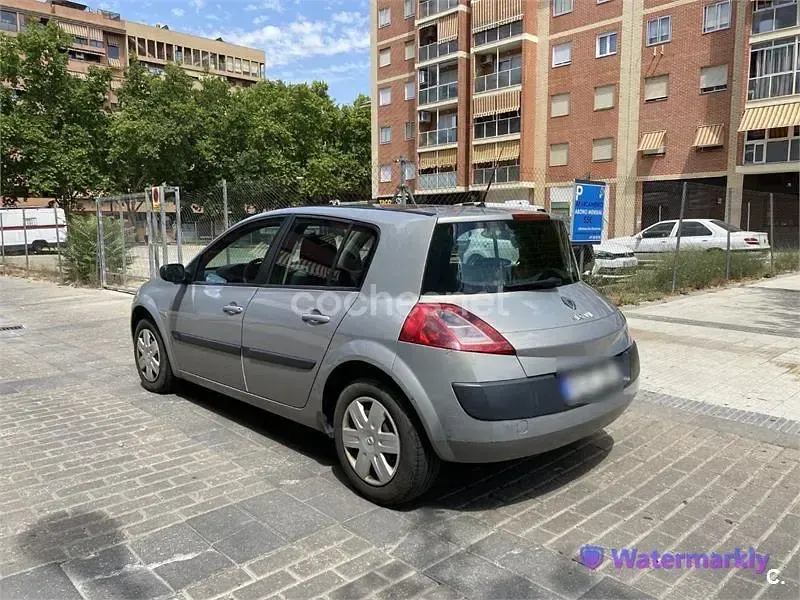 Usado Renault Mégane 105 CV (77 kW) 2005 Gris / plata Berlina
