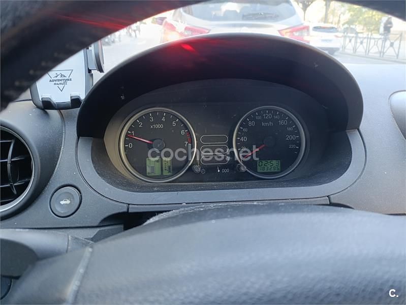 Usado Ford Fiesta Trend 100 CV (73 kW) 2004 Gris / plata Utilitario