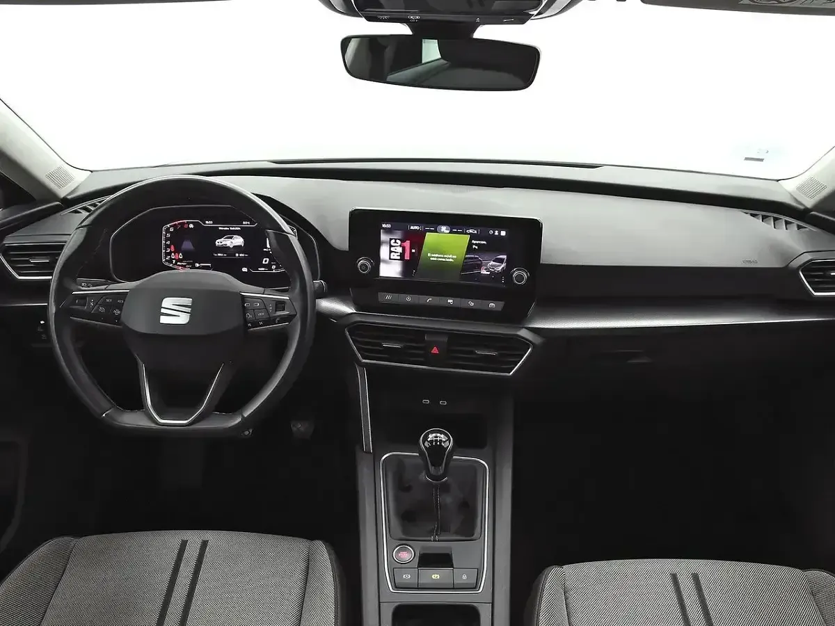 Usado Seat Leon Style 130 CV (95 kW) 2022 Gris