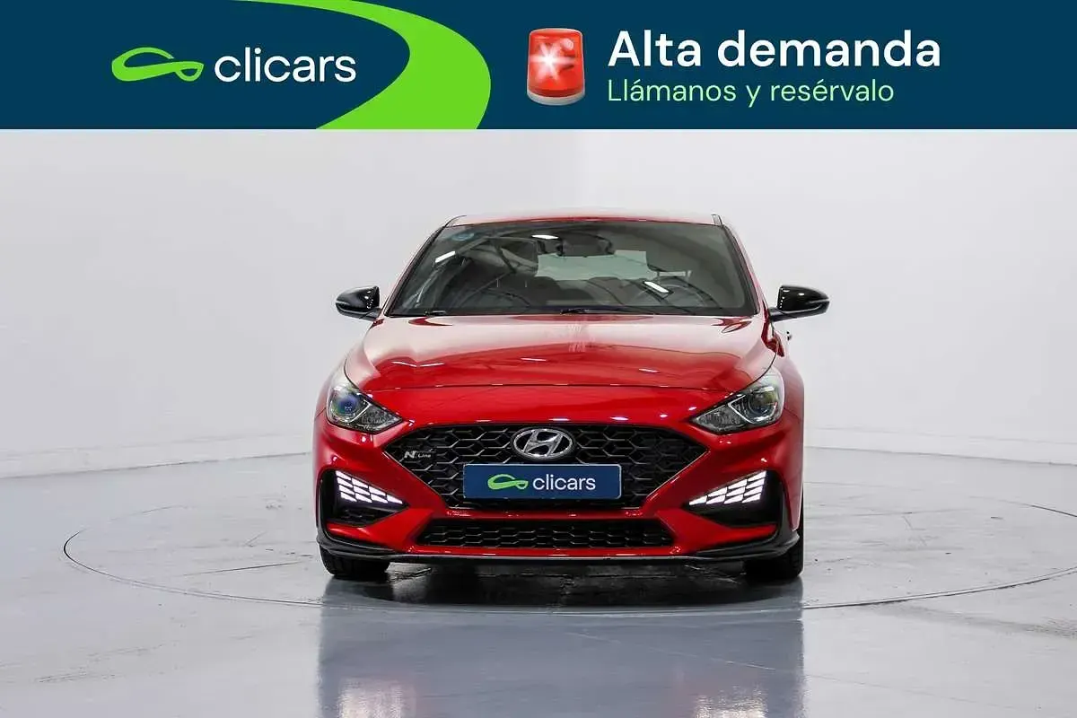 Usado Hyundai i30 N Line 120 CV (88 kW) 2023 Rojo Utilitario
