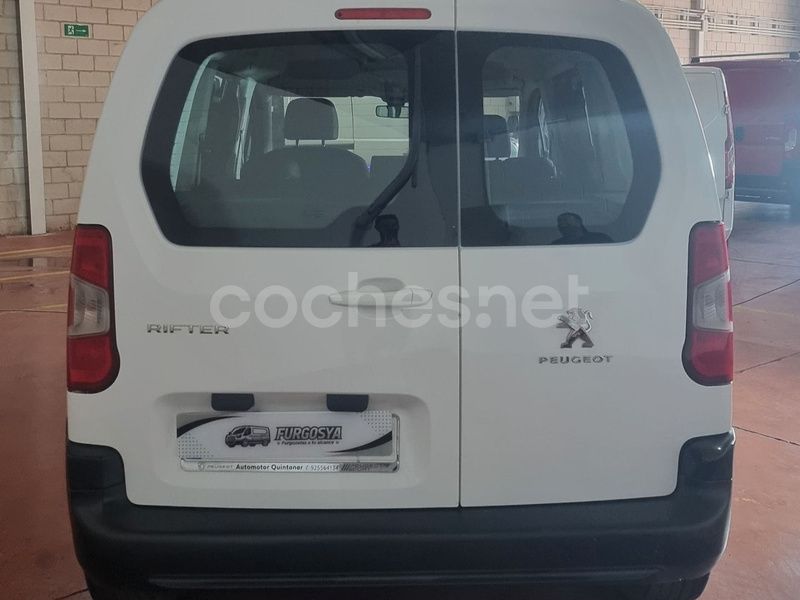 Usado Peugeot Rifter Active 100 CV (73 kW) 2021 Blanco Monovolumen