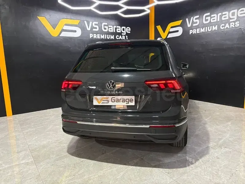 Usado VW Tiguan Life 150 CV (110 kW) 2023 Gris / plata SUV