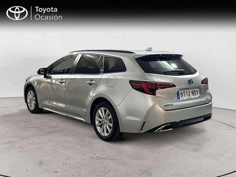 Usado Toyota Corolla Active 140 CV (102 kW) 2025 Gris Familiar