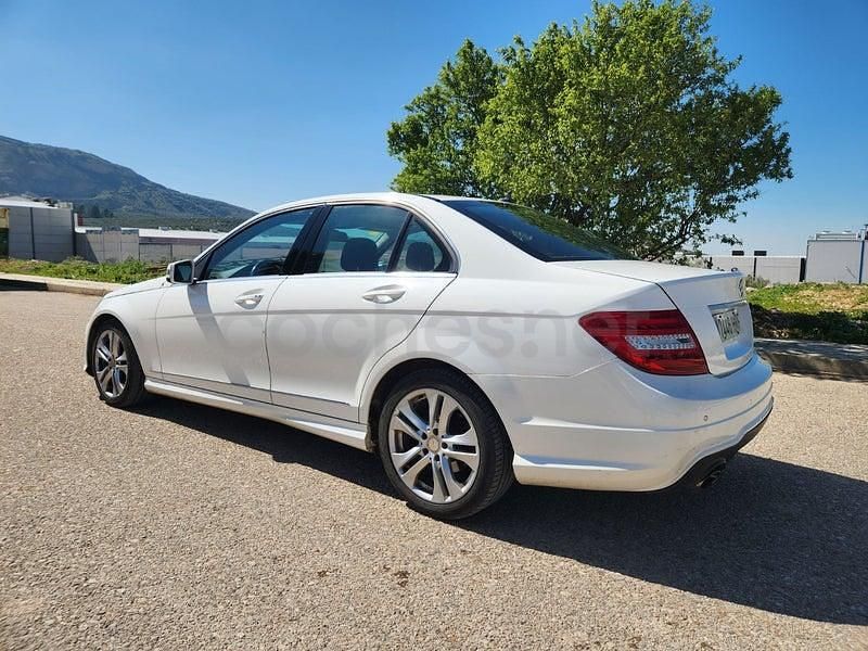 Usado Mercedes C200 Avantgarde 136 CV (100 kW) 2013 Blanco Berlina