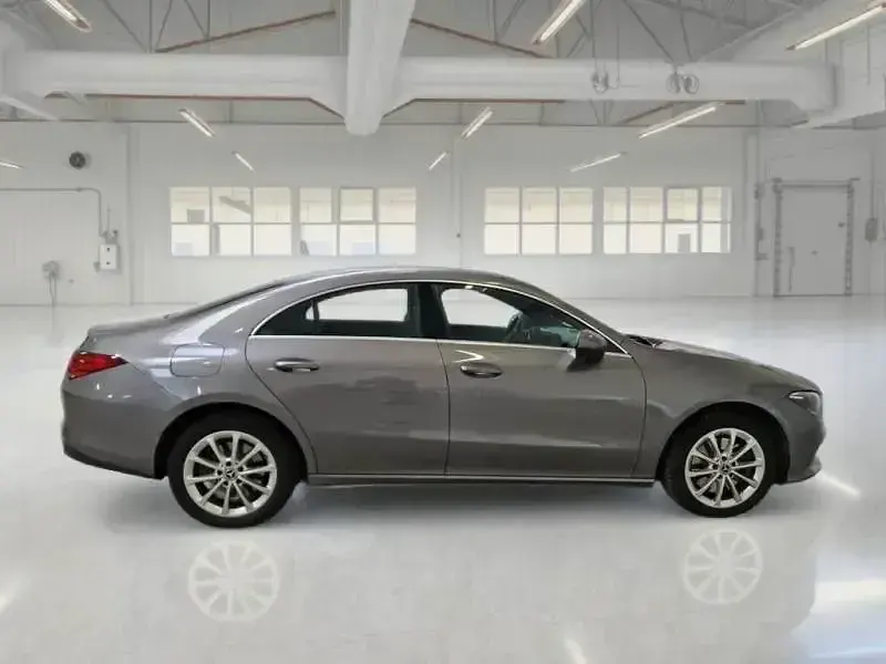 Usado Mercedes CLA250e Shooting Brake 218 CV (160 kW) 2022 Gris / plata Familiar
