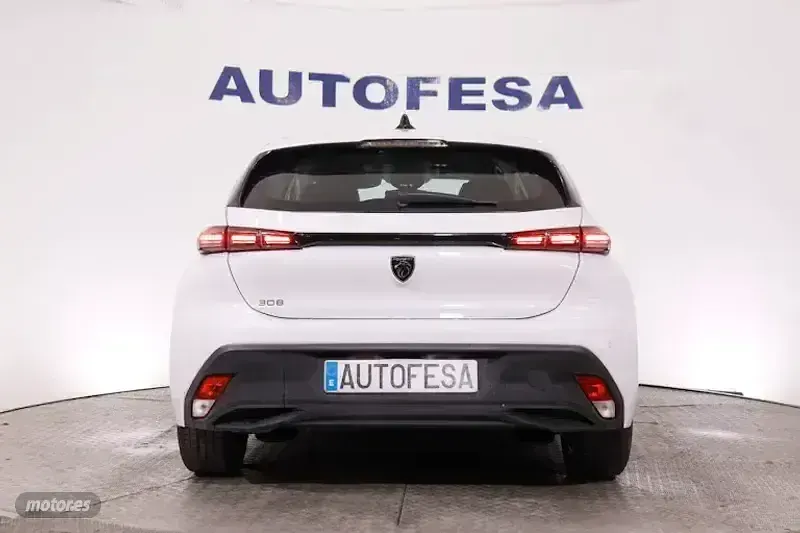 Usado Peugeot 308 Active 130 CV (95 kW) 2024 Blanco