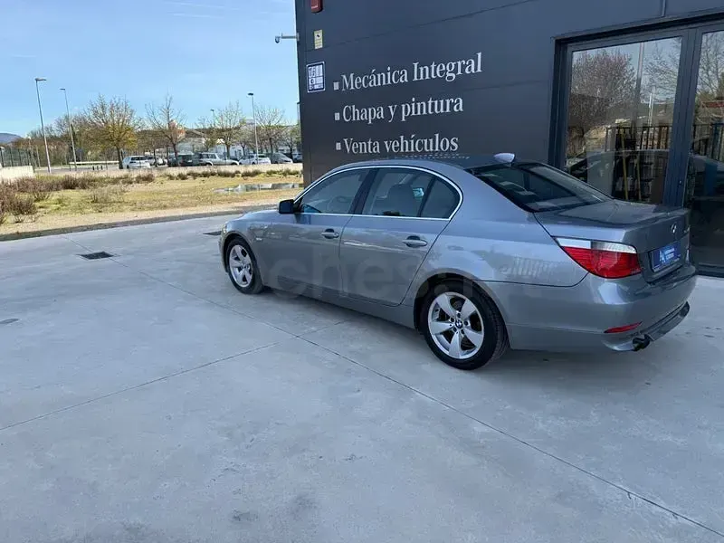 Usado BMW 520 Comfort Edition 170 CV (125 kW) 2004 Gris / plata Berlina