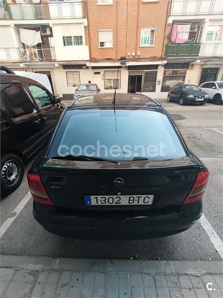Verde Usado 2002 Opel Astra Club Berlina | 1200 € (Precio justo) - Imagen 1/4