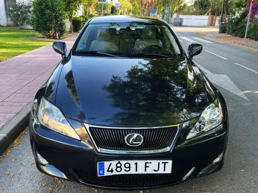 Usado Lexus IS250 Sport Line 208 CV (152 kW) 2007 Gris Berlina