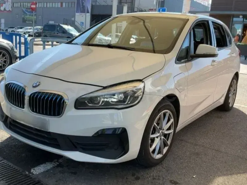 Usado BMW 225 Active Tourer iPerformance 224 CV (164 kW) 2018 Blanco Monovolumen
