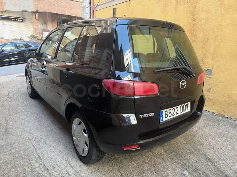 Usado Mazda 2 Active 75 CV (55 kW) 2005 Negro Utilitario