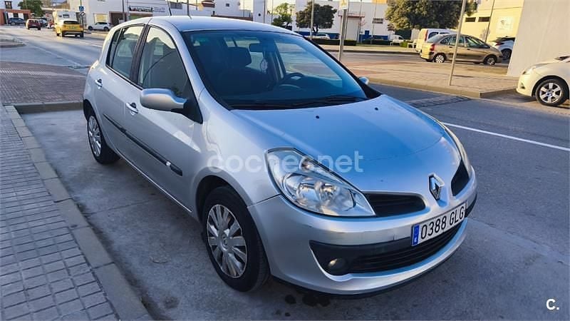 Gris / plata Usado 2009 Renault Clio II Expression Berlina | 3300 € (Precio justo) - Imagen 1/4