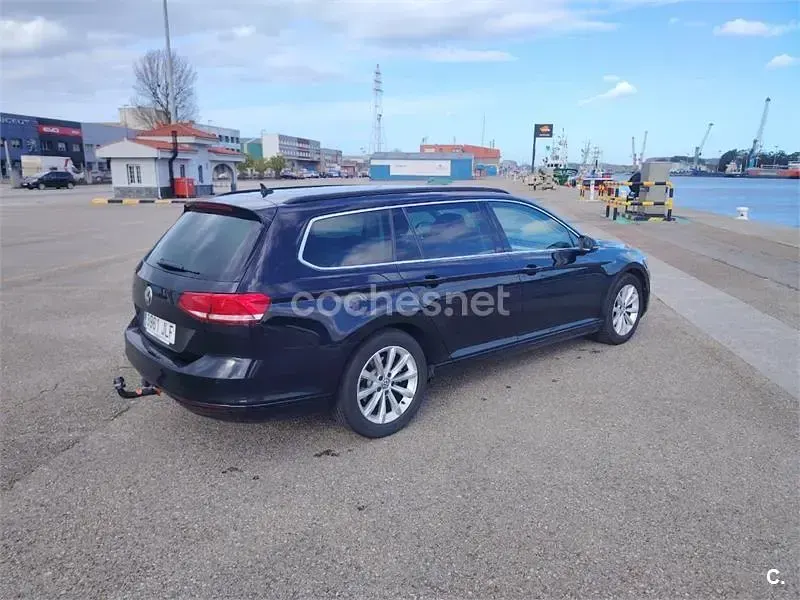 Usado VW Passat Advance 150 CV (110 kW) 2016 Negro Familiar