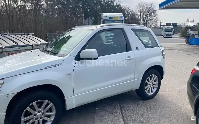 Usado Suzuki Grand Vitara 106 CV (77 kW) 2008 Blanco SUV