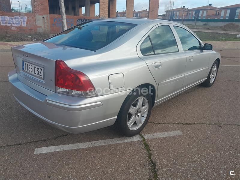 Usado Volvo S60 Momentum 163 CV (119 kW) 2005 Gris / plata Berlina