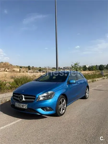 Usado Mercedes A180 Urban 122 CV (89 kW) 2013 Azul Utilitario