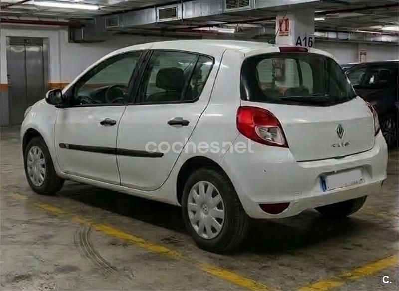 Usado Renault Clio IV Authentique 75 CV (55 kW) 2013 Blanco Berlina