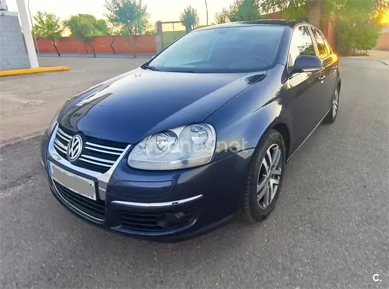 Usado VW Jetta Highline 105 CV (77 kW) 2008 Negro Berlina