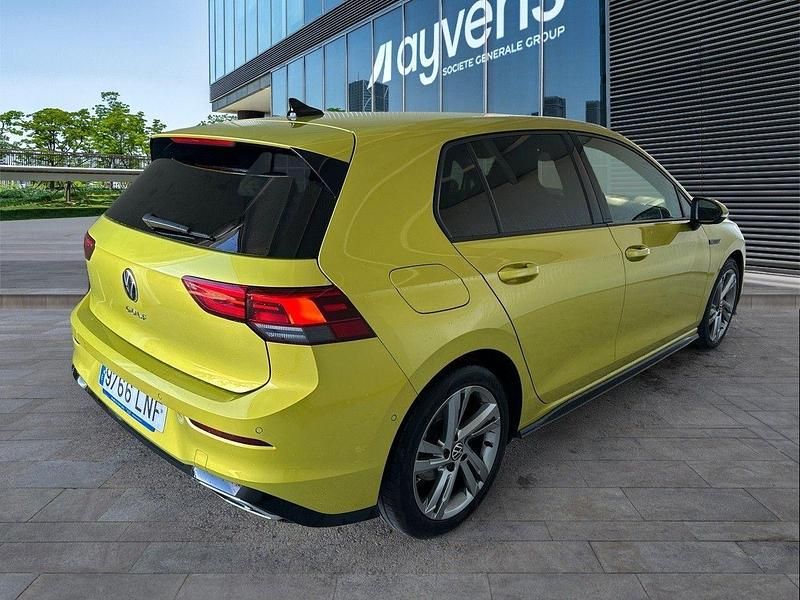 Usado VW Golf VII R-line 150 CV (110 kW) 2021 Amarillo Utilitario