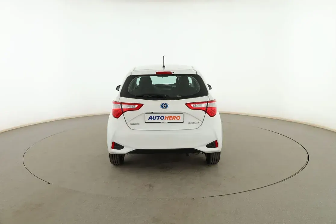 Usado Toyota Yaris Active 101 CV (74 kW) 2017 Blanco Utilitario