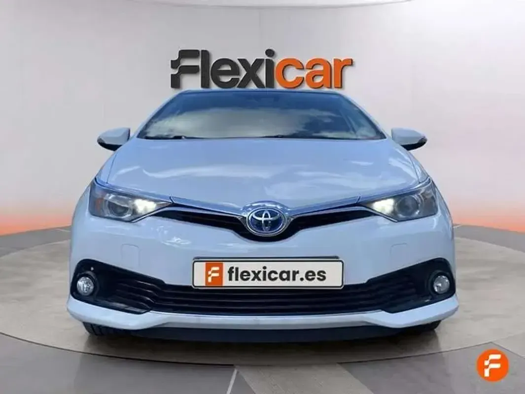 Usado Toyota Auris Hybrid Active 136 CV (100 kW) 2018 Blanco Utilitario