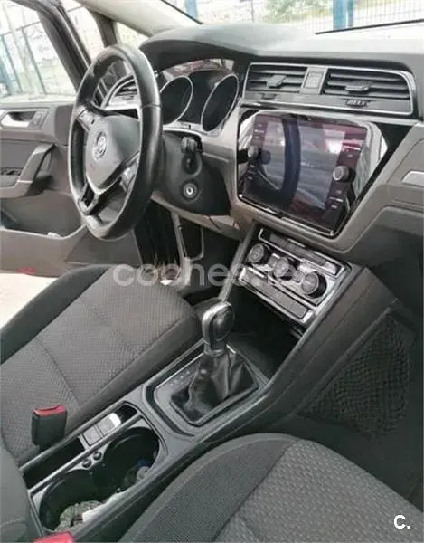 Usado VW Touran Advance 115 CV (84 kW) 2017 Negro Monovolumen