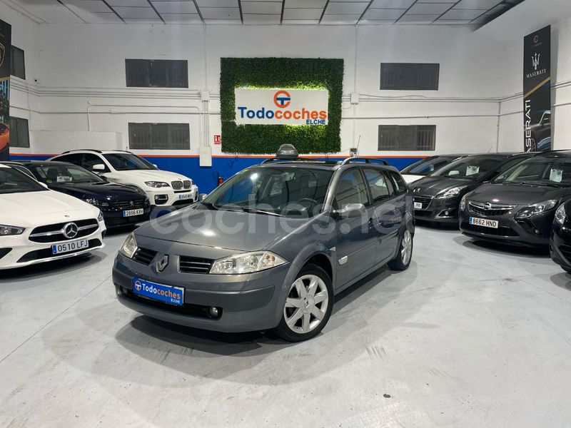 Gris / plata Usado 2006 Renault Mégane II Dynamique Berlina | 4990 € (Caro) - Imagen 1/4
