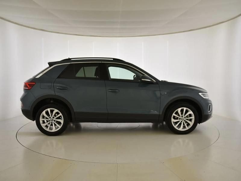 Usado VW T-Roc Life 110 CV (80 kW) 2024 Gris/plata SUV