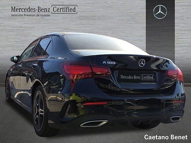 Usado Mercedes A180 AMG line 136 CV (100 kW) 2024 Negro Berlina