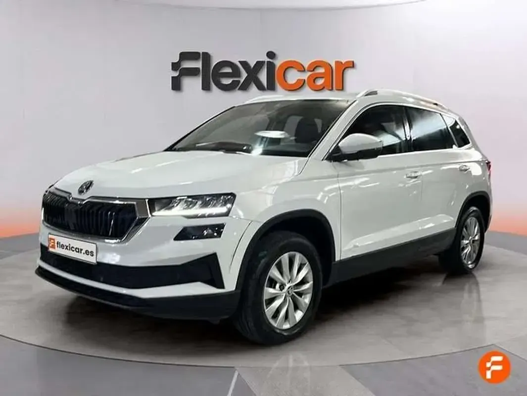 Usado Skoda Karoq Ambition 150 CV (110 kW) 2023 Blanco SUV