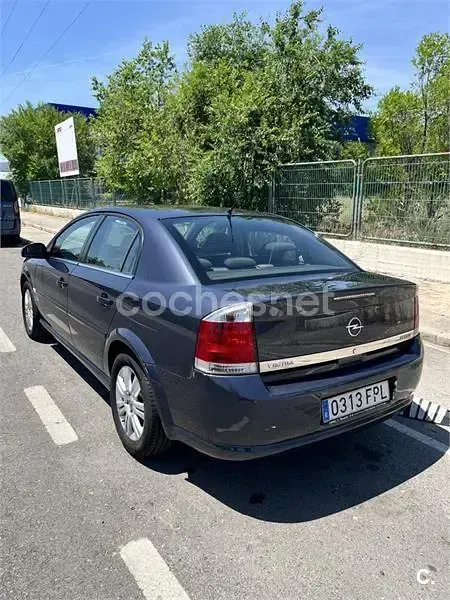 Usado Opel Vectra Elegance 120 CV (88 kW) 2007 Gris / plata Berlina
