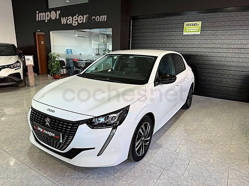 Usado Peugeot 208 Allure 100 CV (73 kW) 2023 Blanco Utilitario