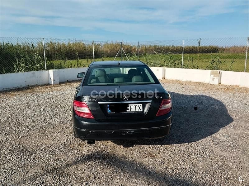 Usado Mercedes C220 Avantgarde 150 CV (110 kW) 2007 Negro Berlina