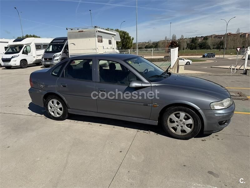 Usado Opel Vectra Sport 125 CV (91 kW) 2000 Gris / plata Berlina