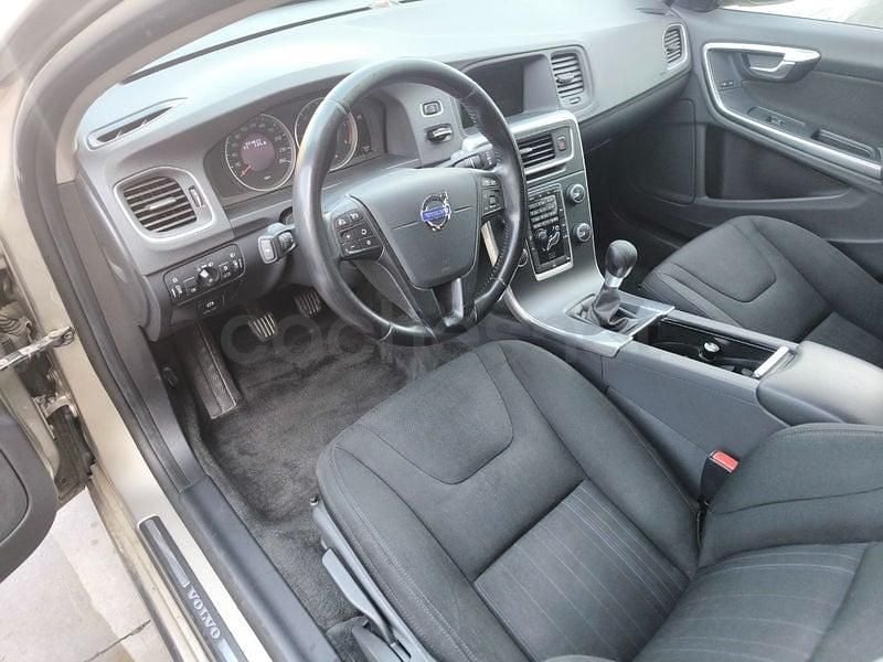 Usado Volvo V60 Kinetic 115 CV (84 kW) 2012 Gris / plata Familiar