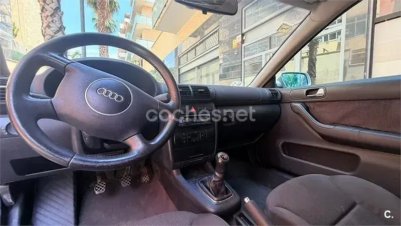 Usado Audi A3 Ambiente 102 CV (75 kW) 2002 Gris / plata Utilitario