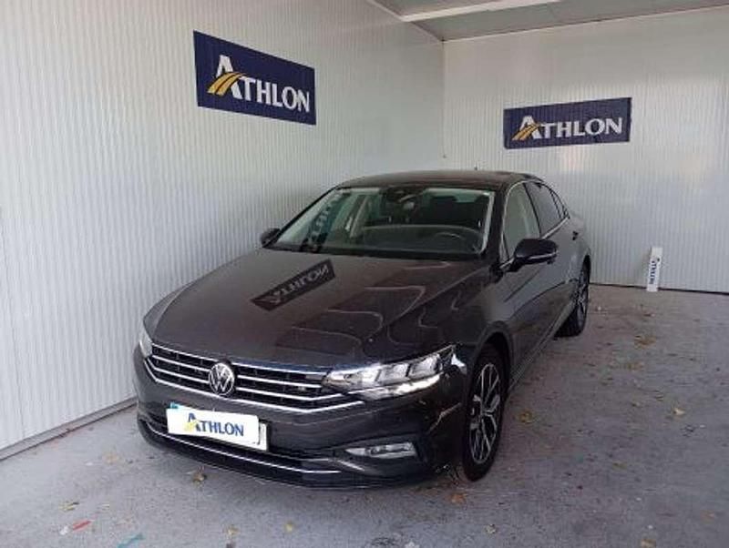Gris Usado 2022 VW Passat Executive Berlina | 24.495 € (Un poco caro) - Imagen 1/4