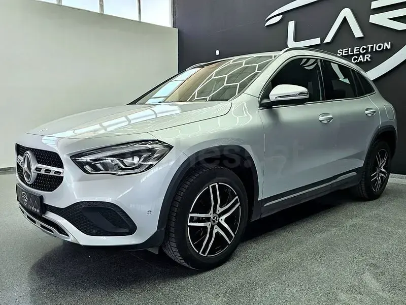 Usado Mercedes GLA200 150 CV (110 kW) 2021 Gris / plata SUV