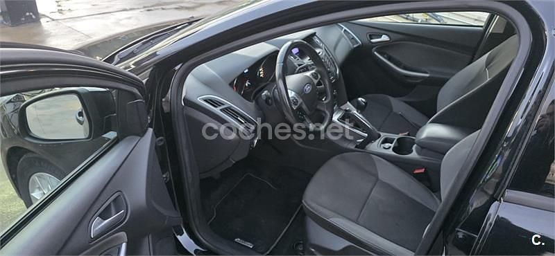 Usado Ford Focus Trend 125 CV (91 kW) 2012 Negro Berlina